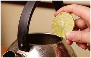 Чистка чайника лимонным соком