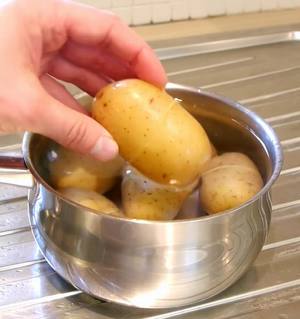 Как чистить картошку