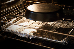 Прокаливание сковороды в духовке