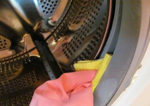 Простые способы устранения запаха из стиральной машины