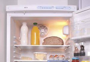 Можно ли хранить хлеб в холодильнике