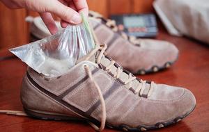 Как разносить обувь, которая жмет