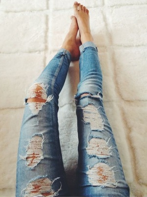 Рваные джинсы 