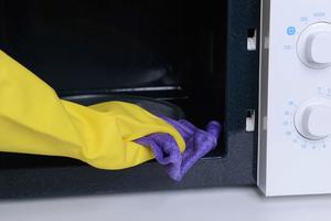 Как в домашних условиях отмыть микроволновку 