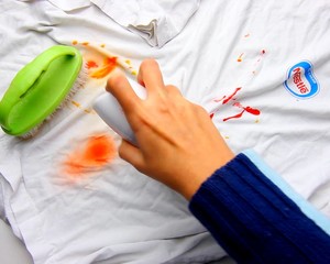 Чем отстирать краску с одежды