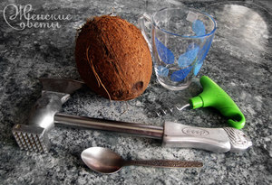 Инструменты для раскалывания кокоса